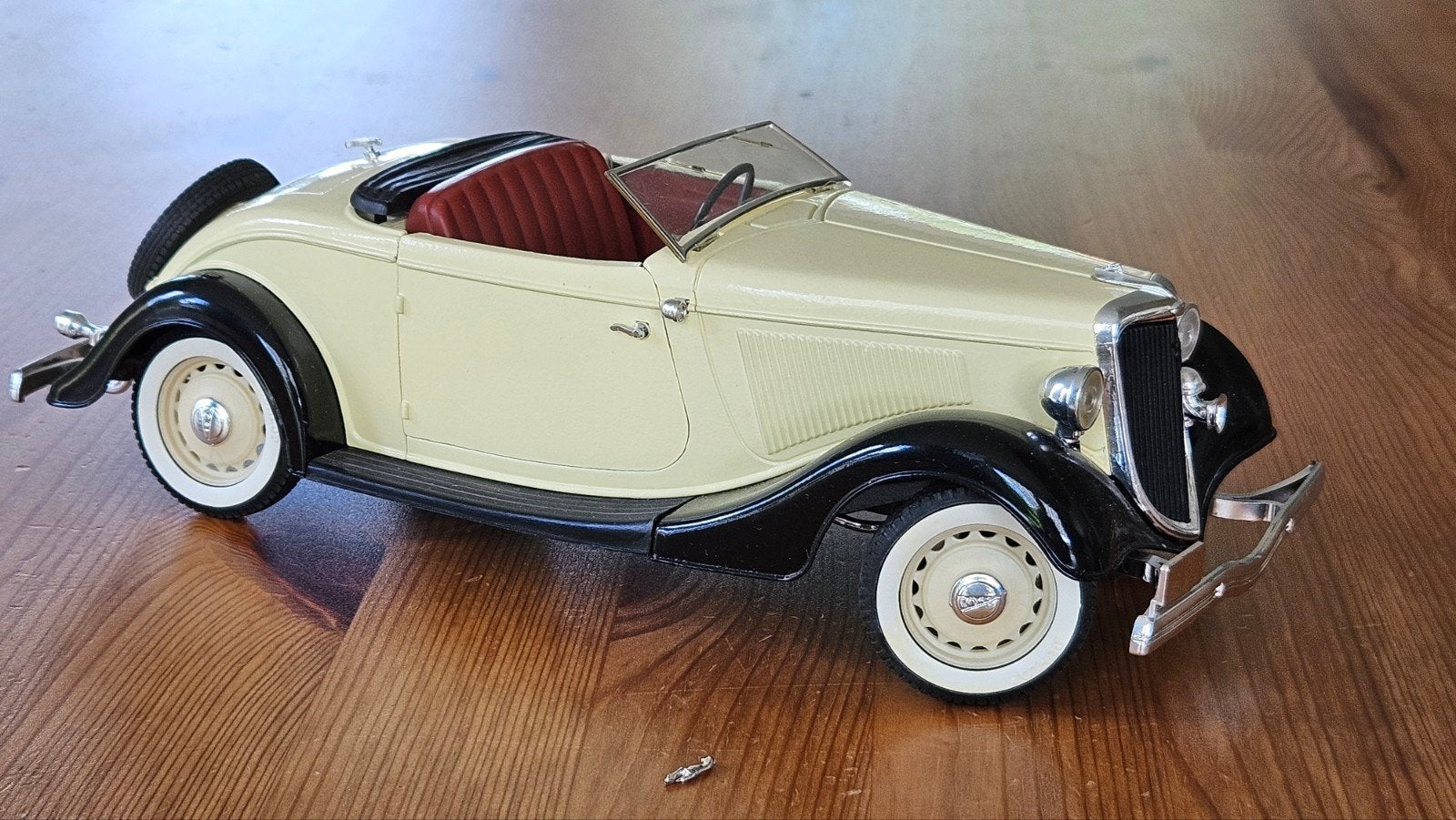 Ford V8 Solido 1/18, Hobby en Vrije tijd, Modelauto's | 1:18, Ophalen of Verzenden, Zo goed als nieuw, Solido