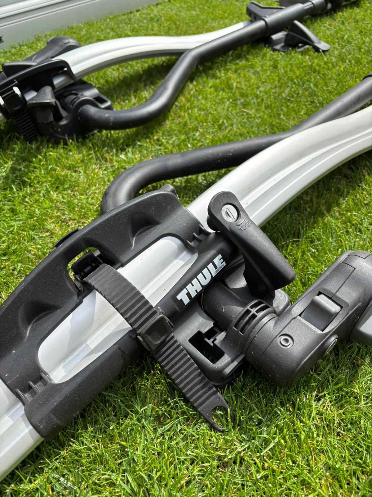 Set. Thule 591 fietsdakdragers, Ophalen, Zo goed als nieuw