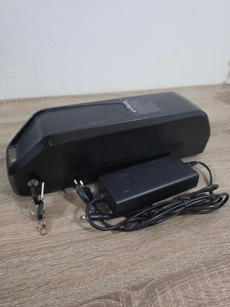 Battery V8, Ophalen