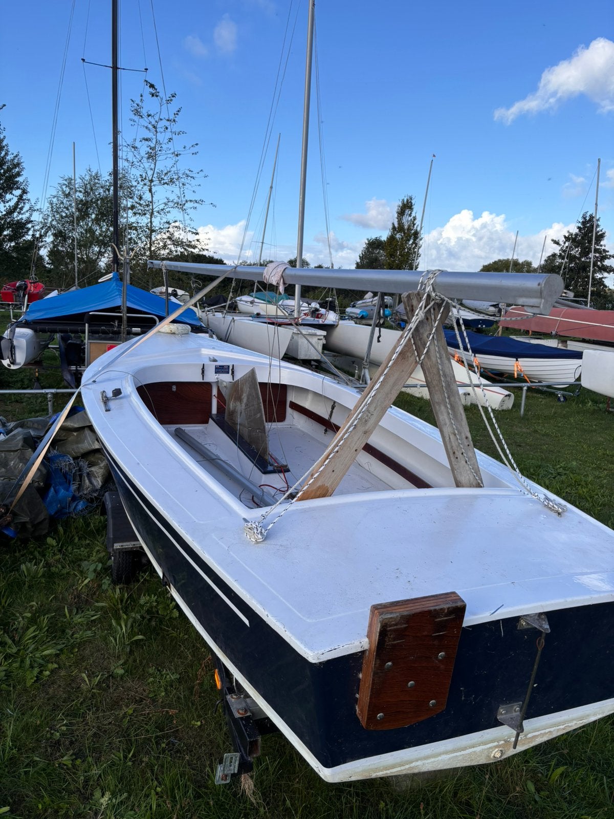 Volksboot 480, trailer, 2 grootzeilen en fok, Ophalen, Zo goed als nieuw, Minder dan 15 m²