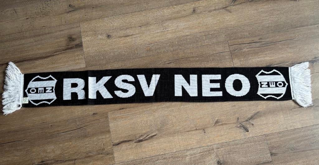 RKSV NEO sjaal, Verzamelen, Sportartikelen en Voetbal, Ophalen of Verzenden, Zo goed als nieuw, Buitenlandse clubs, Vaantje of Sjaal