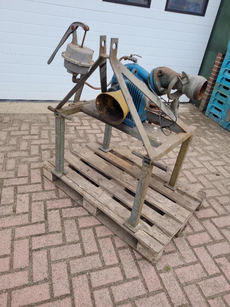 Aftakaspomp bauer famos 4/ 80 op bok, Tuin en Terras, Waterpompen, Ophalen, Gebruikt, Handmatig, Beregeningspomp