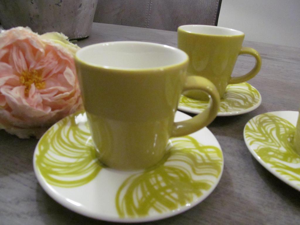 3 Iittala Aika Finland Kop en Schotels, Keramiek, Ophalen of Verzenden, Zo goed als nieuw, Overige stijlen