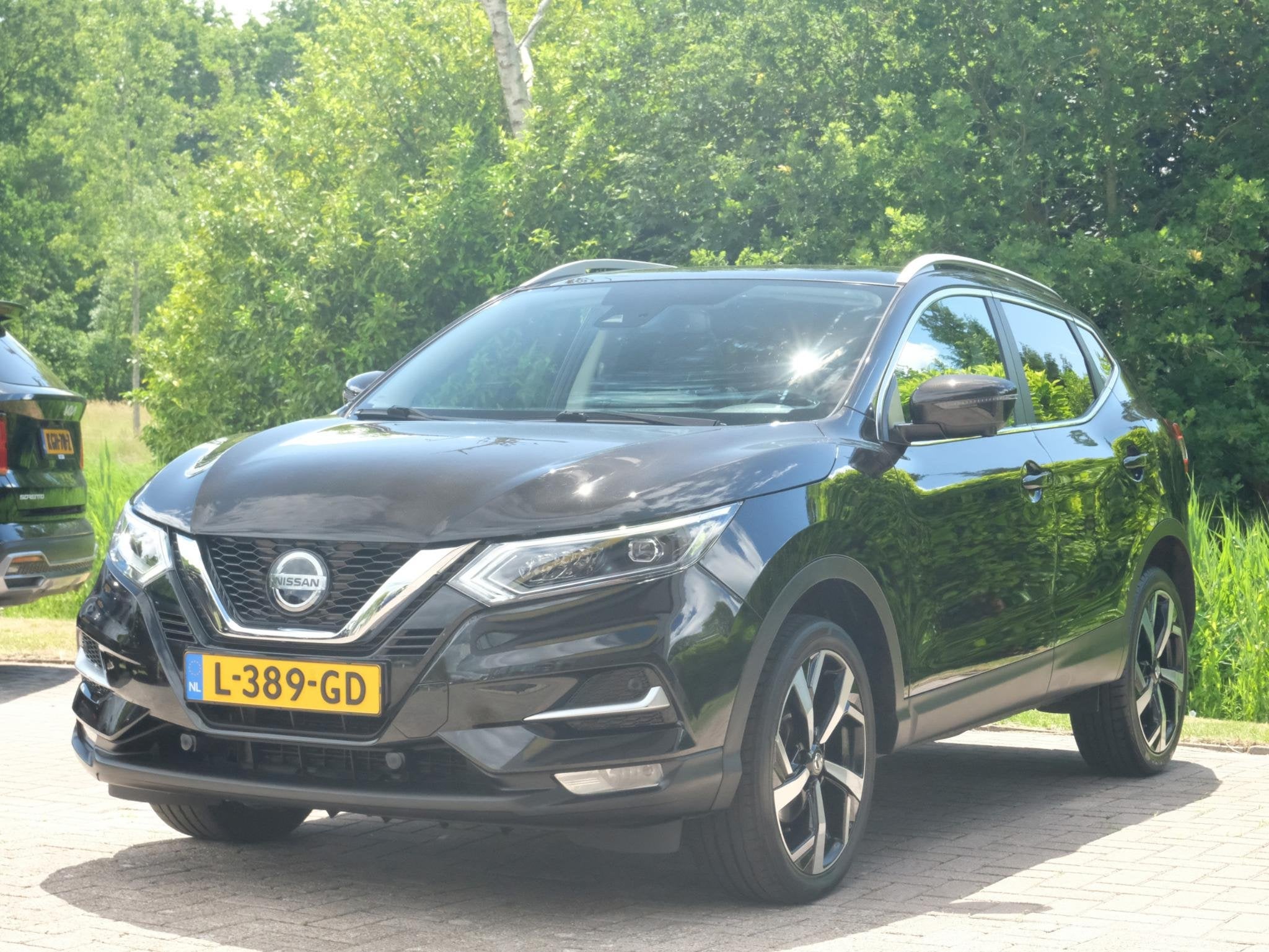 Nissan Qashqai 1.3 DIG-T Premium Edition 140 PK | Lederen be, Auto's, Voorwielaandrijving, Gebruikt, 4 cilinders, Zwart