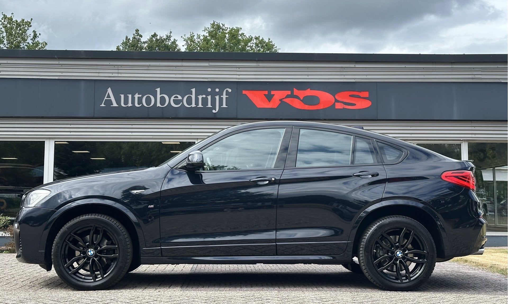 BMW X4 xDrive20i M Sport | Camera | Trekhaak | Navi | Leder, Auto's, Automaat, Gebruikt, Zwart, Bedrijf
