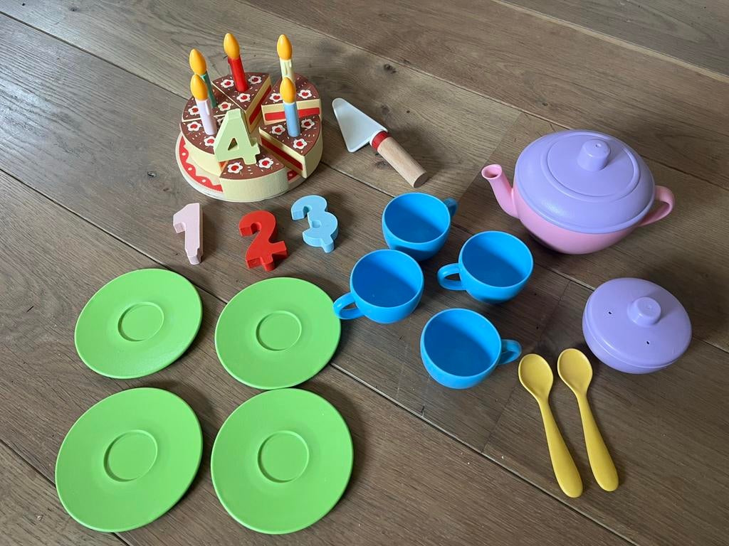 Plastic theeservies EN houten taart, Ophalen, Zo goed als nieuw, Jongen of Meisje