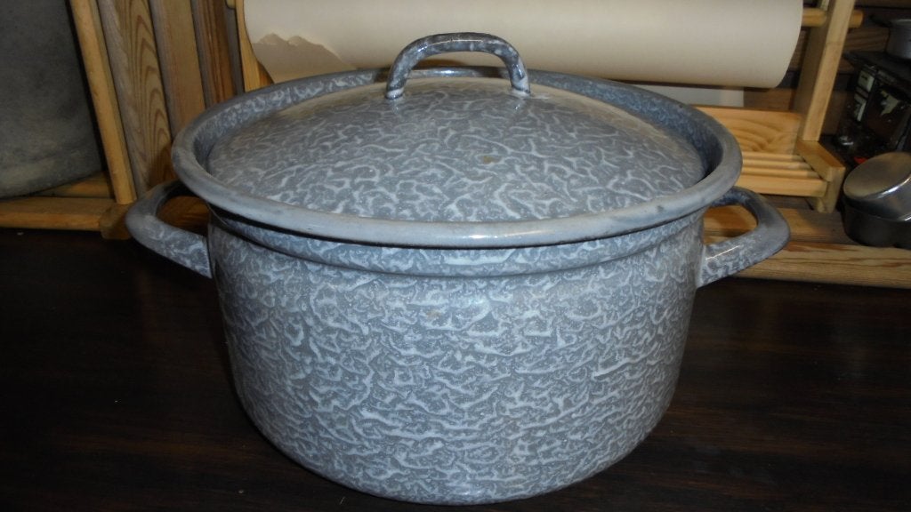 grijsgewolkt emaille soeppan, doorsnee 26H14cm, Ophalen