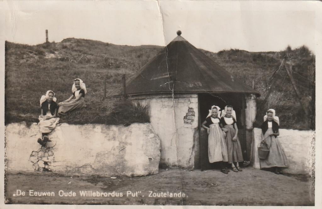 ZOUTELANDE Willebrordus Put met Klederdracht, Verzenden, 1920 tot 1940, Gelopen, Zeeland
