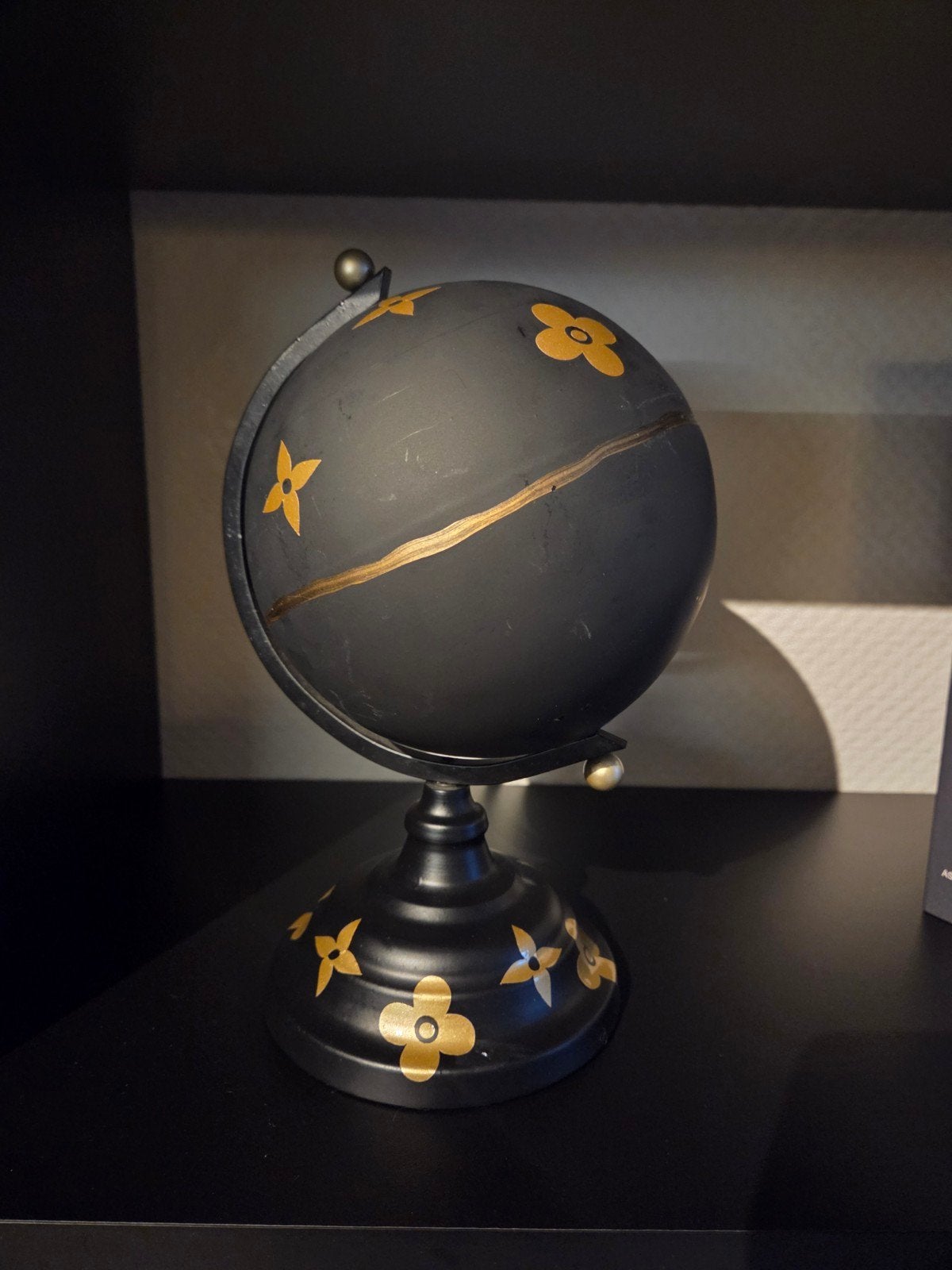Zwarte met goud,  metalen wereldbol., Huis en Inrichting, Ophalen of Verzenden