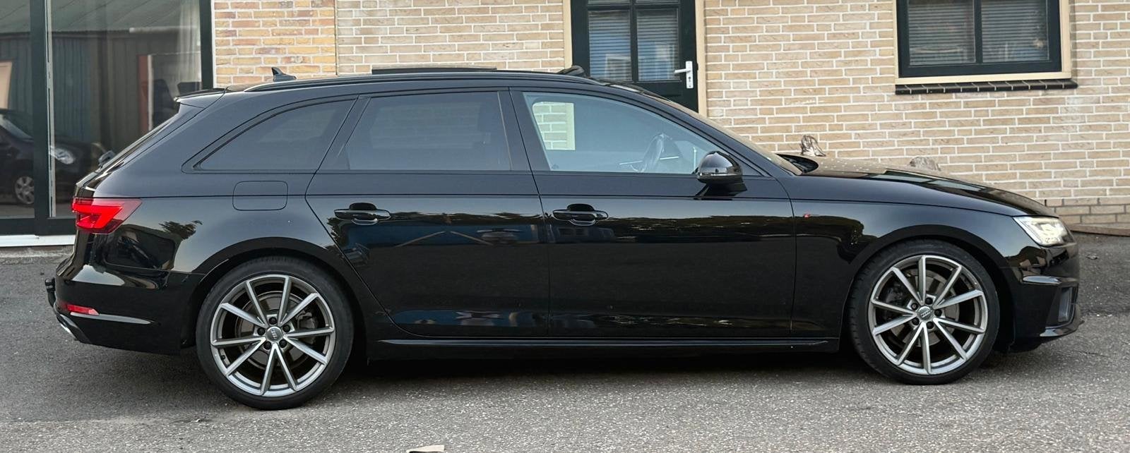 Audi A4 Avant 40 TFSI S line black edition|full options, Stof, Gebruikt, 1984 cc, Automatische klimaatregeling