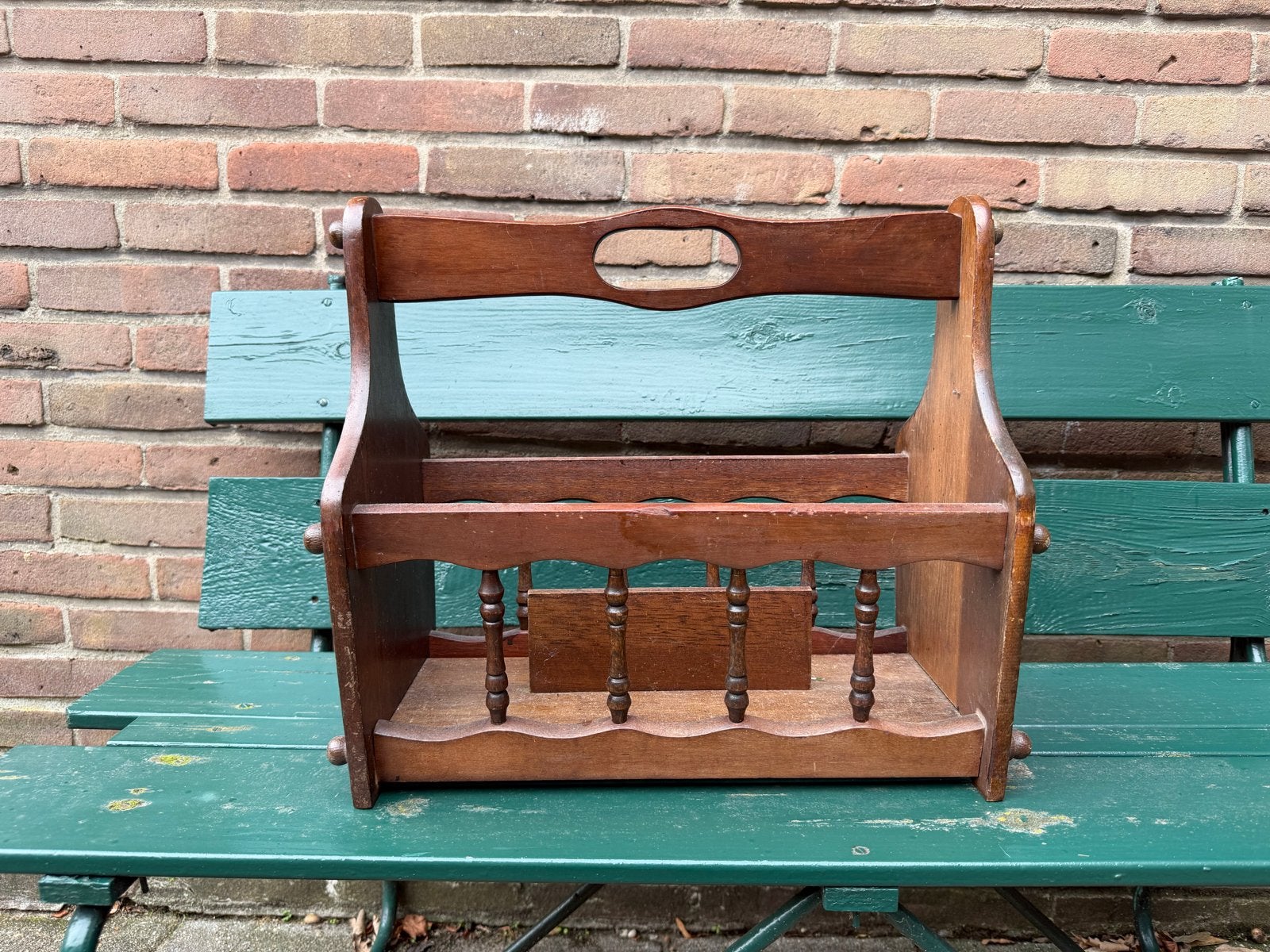 Vintage houten lectuurbak / krantenbak met handvat, Ophalen, Met handvat, Gebruikt, Lectuurbak