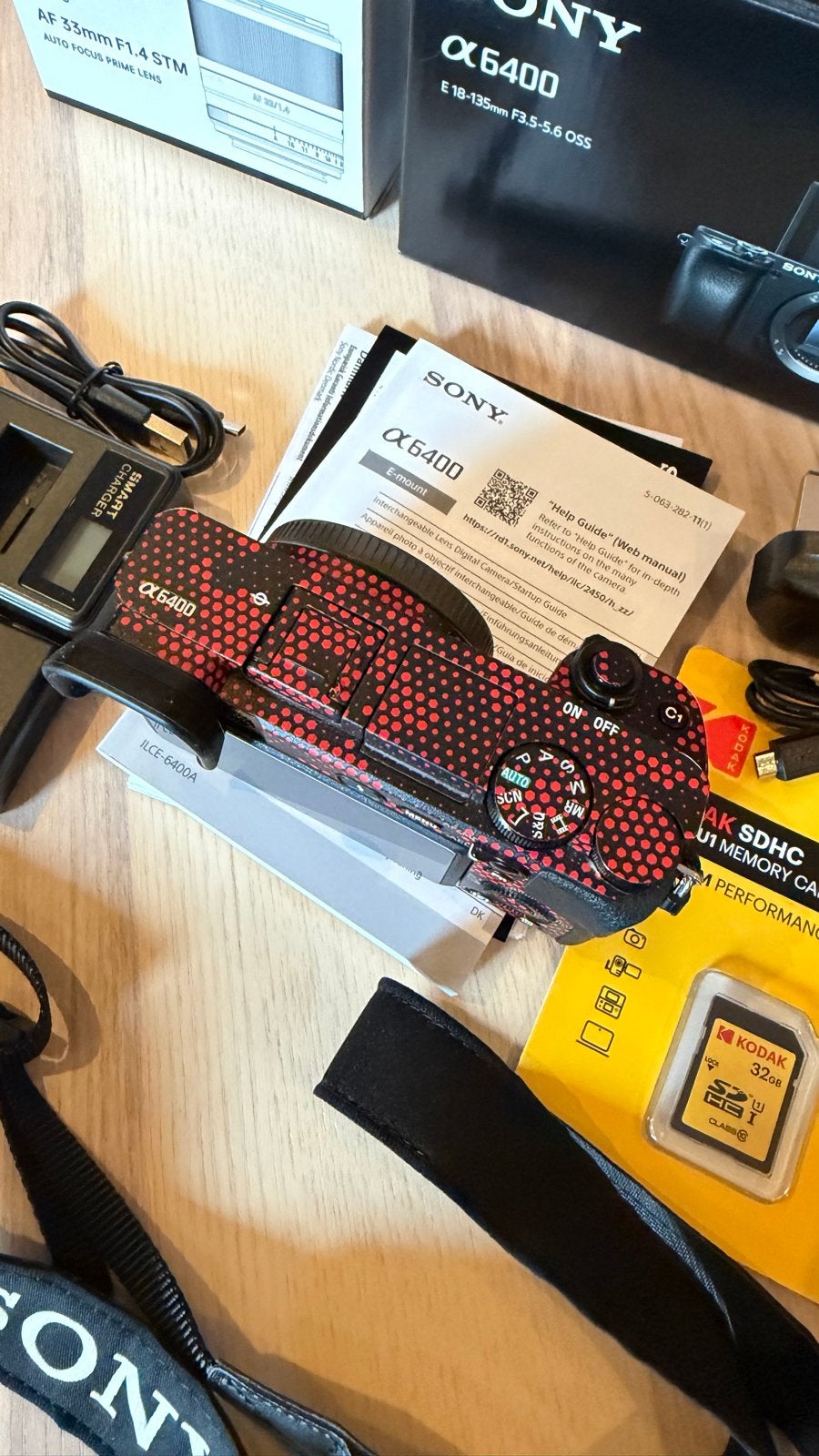 Foto 7 van Sony a6400 met kitlens, camo wrap en veel accessoires