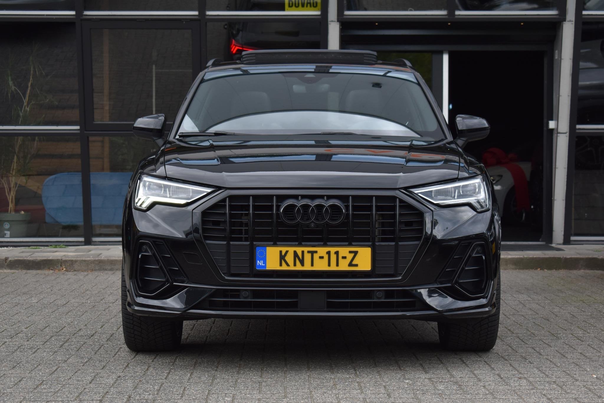 Audi Q3 45 TFSI e 3x S Line Pano Ambiance Keyless SONOS ACC, Auto's, Dealer onderhouden, Gebruikt, Met garantie (alle), Zwart