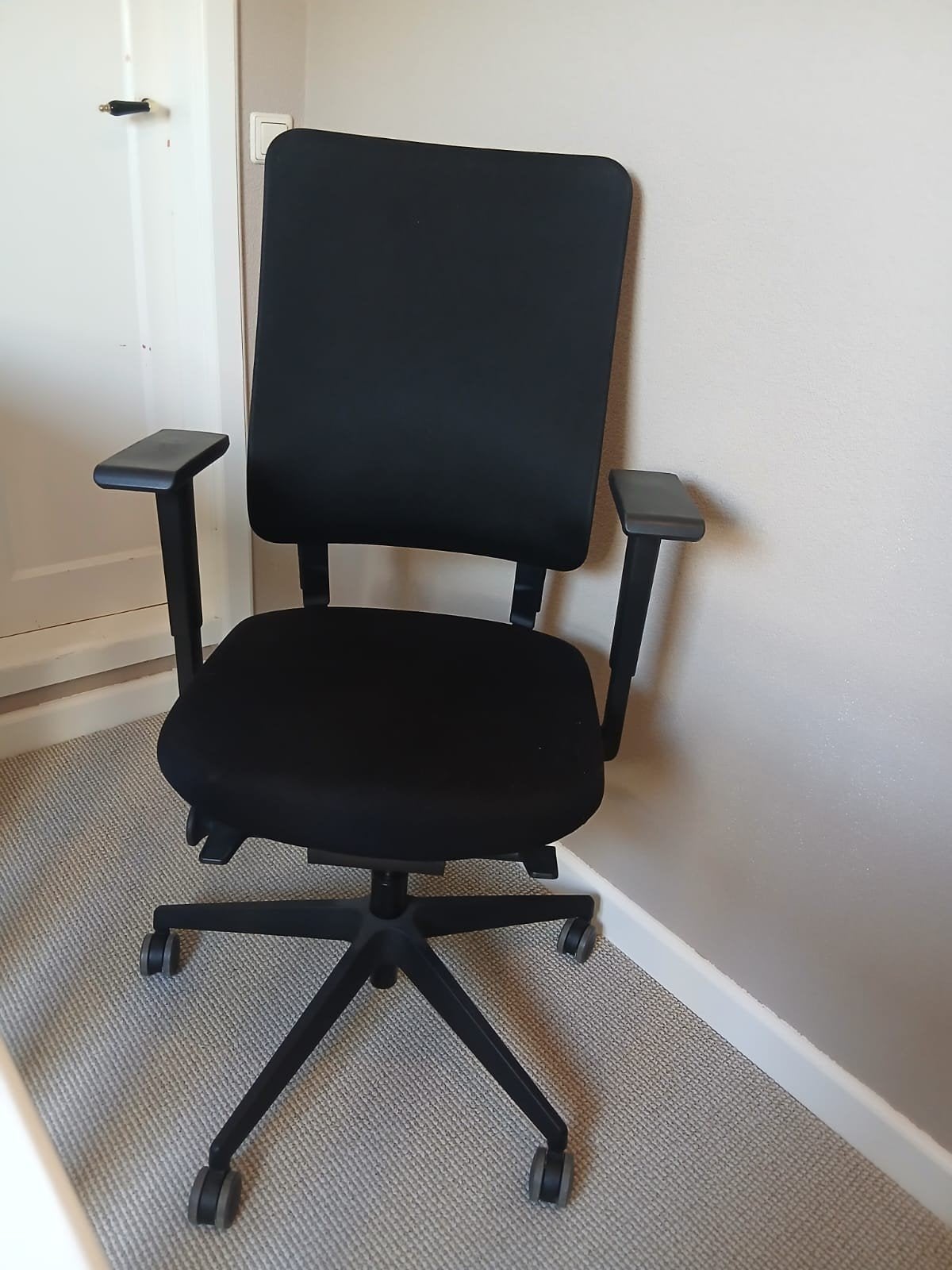 Mooie bureaustoel te koop, Huis en Inrichting, Bureaustoelen, Ophalen, Zo goed als nieuw, Zwart