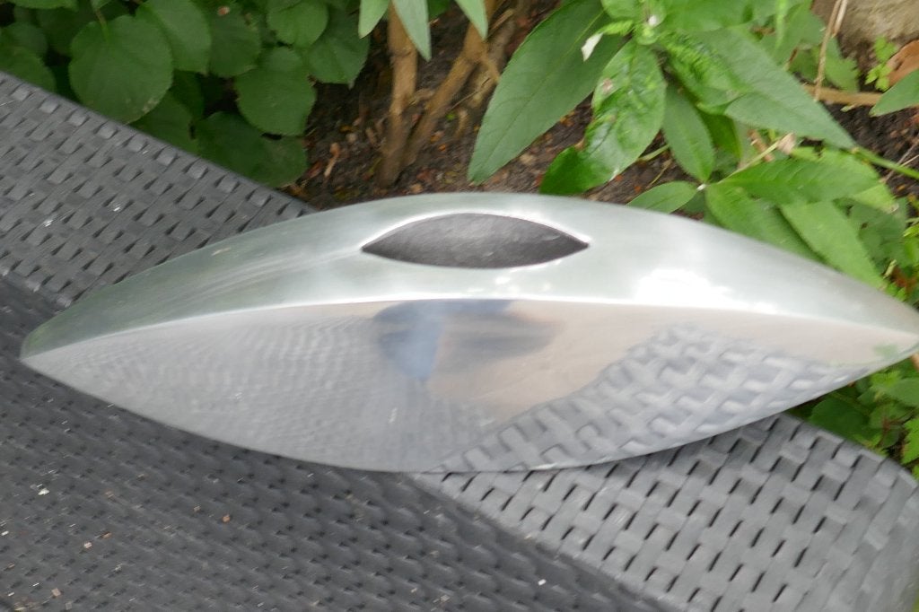 Aparte  metalen design vaas  -  object of art, Verzenden