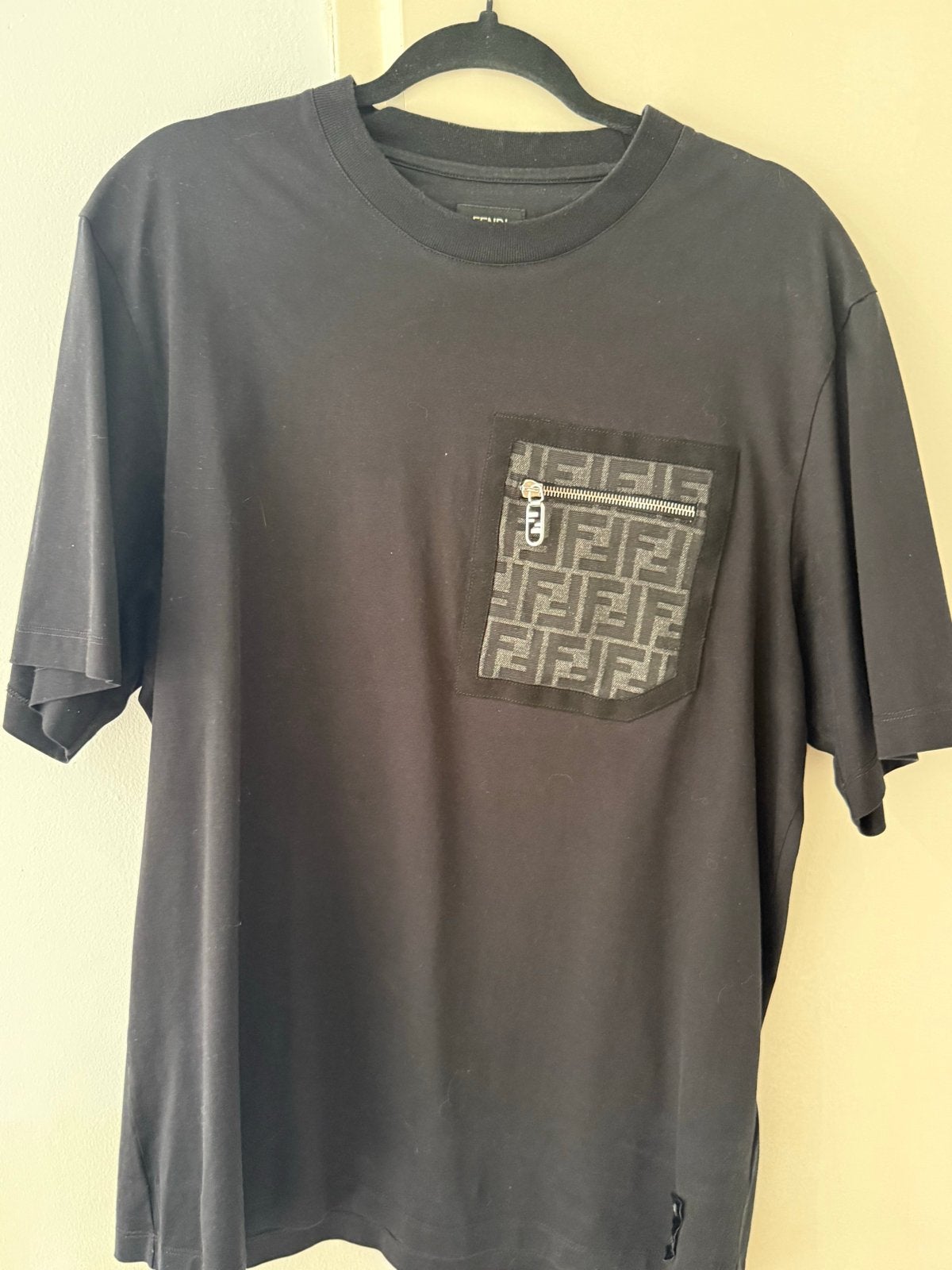 Fendi T-shirt met FF-motief zak - Maat M, Kleding | Heren, Ophalen of Verzenden, Zo goed als nieuw, Maat 48/50 (M), Zwart