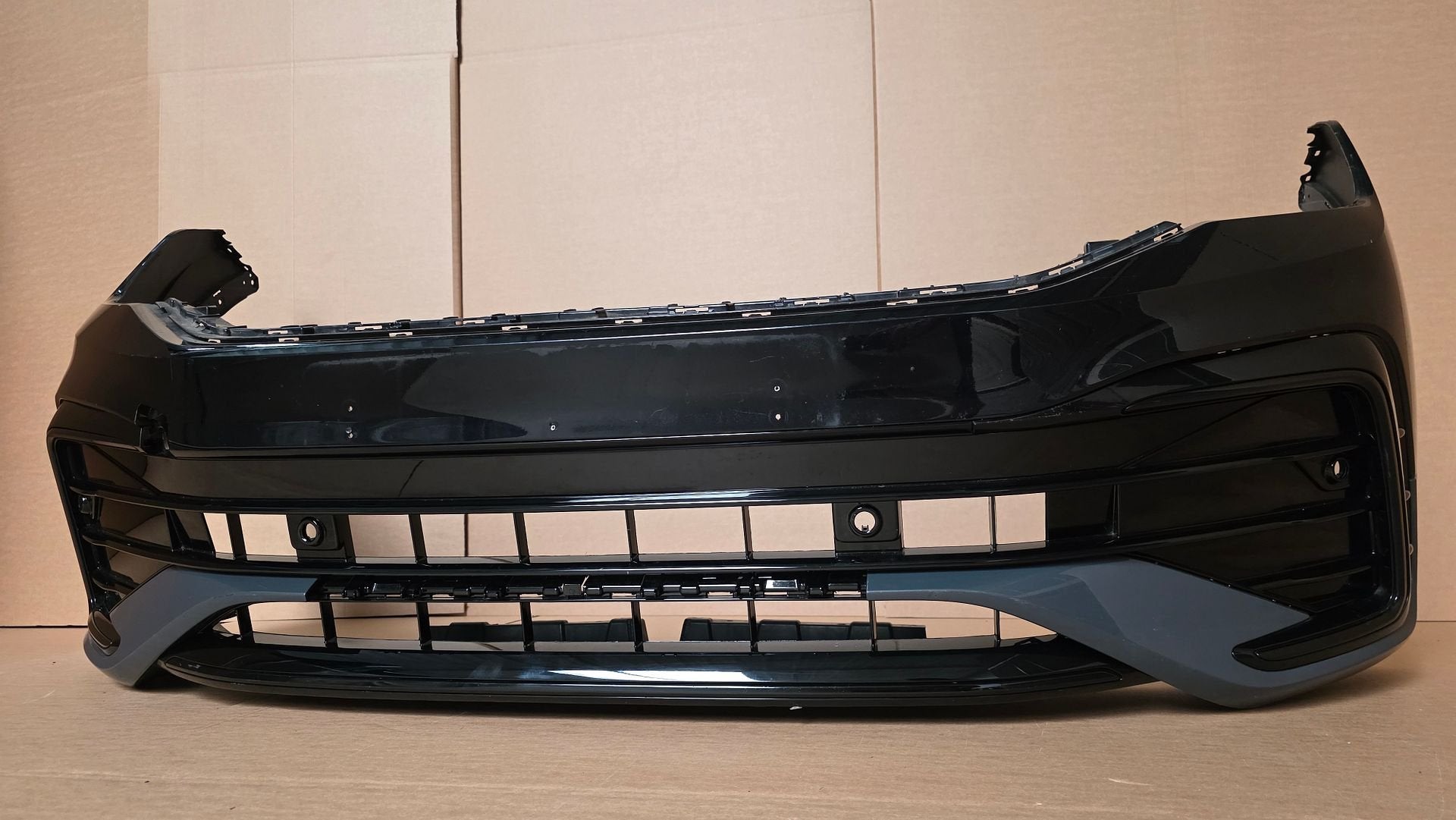 Voorbumper VW Tiguan 5NA R-line 6xPDC Facelift VOLKSWAGEN BU, Gebruikt, -, Voor, Ophalen of Verzenden