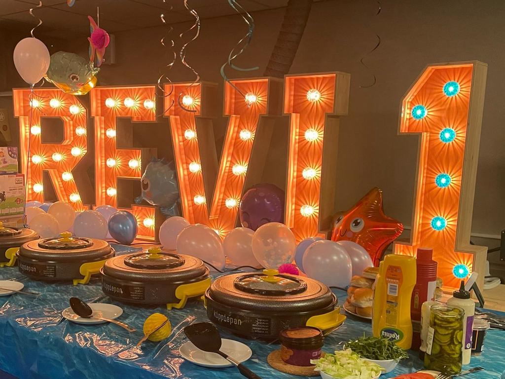 Verhuur van houten licht letters en cijfers, Ophalen