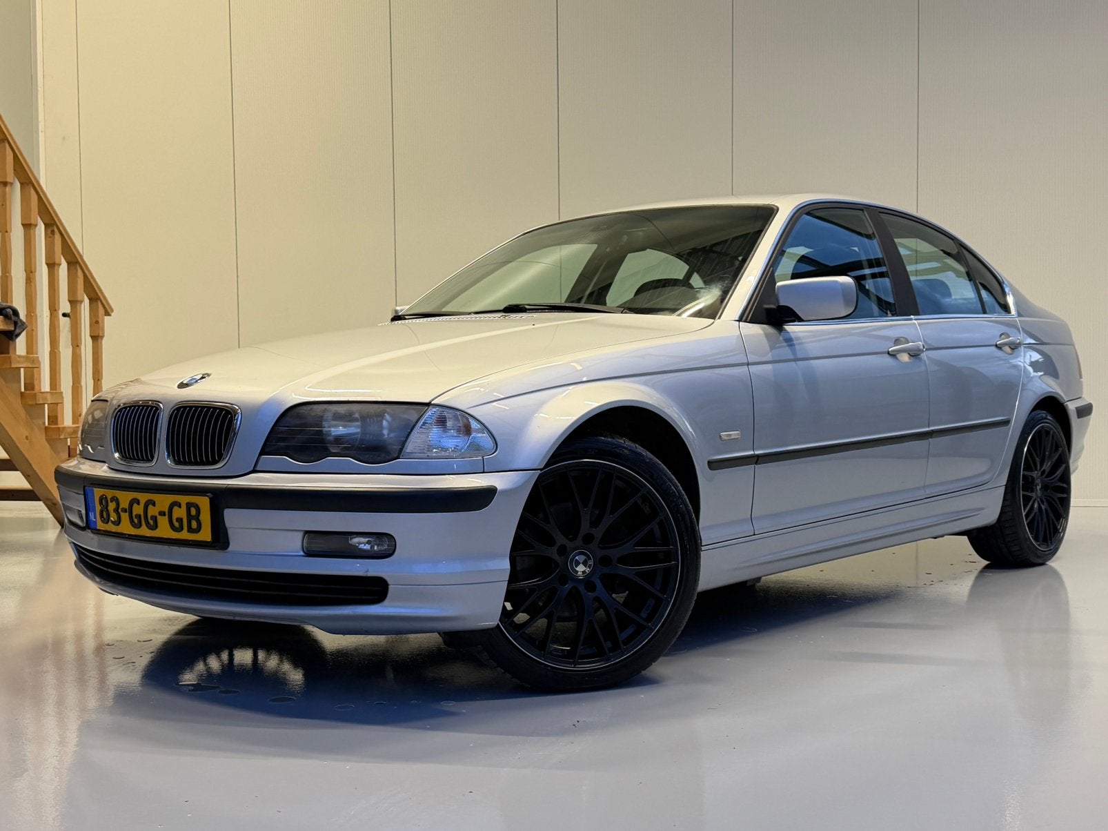 BMW 3-Serie 2.2 I 320i Executive CLIMA AUT, Auto's, Zwart, Particulier, 1600 kg, 170 pk