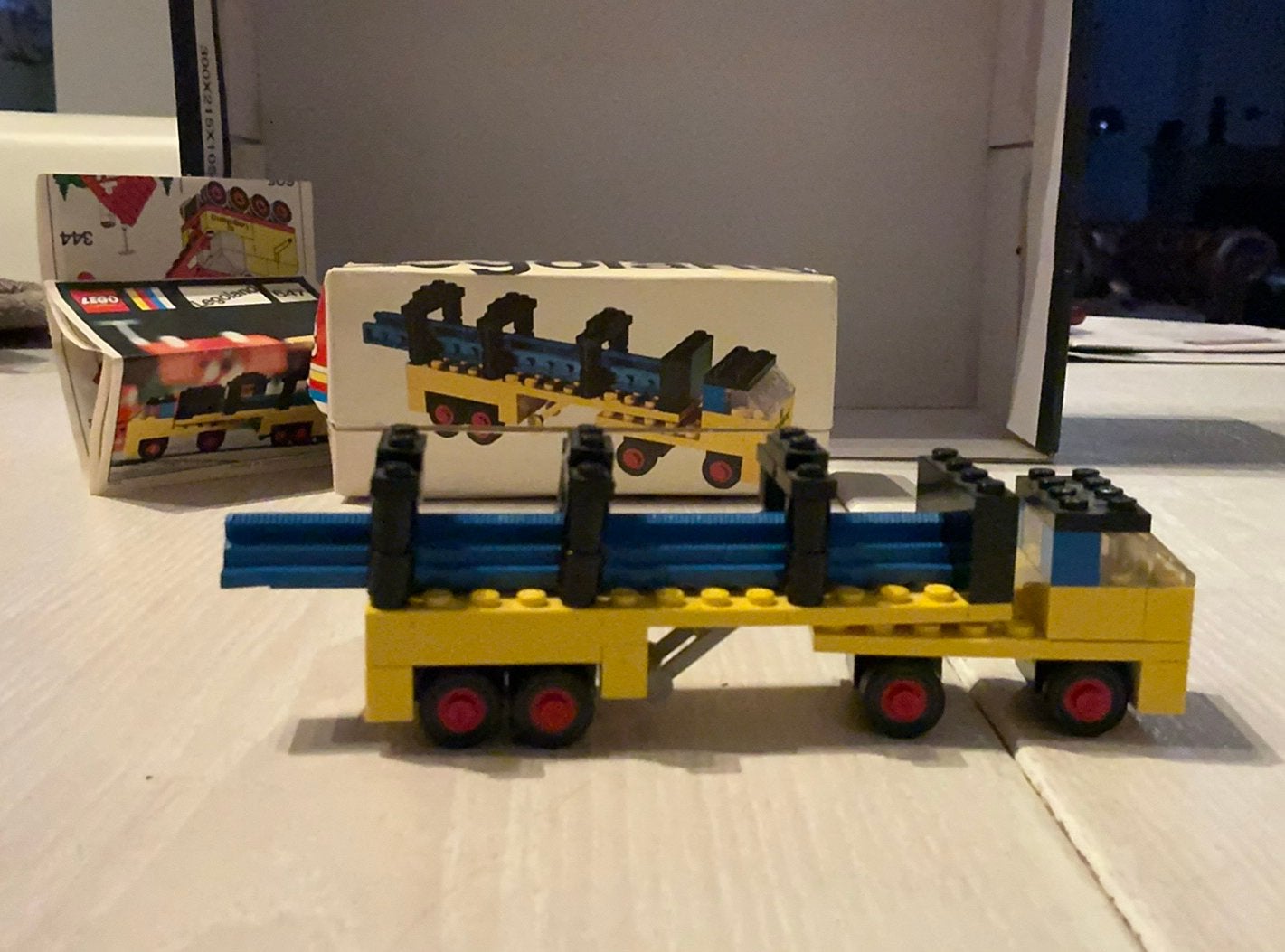 LEGO Legoland 647 Vrachtwagen met rails .Met boekje, en doos, Ophalen of Verzenden, Zo goed als nieuw