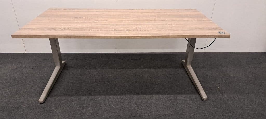 Ahrend elektrisch zit-zit bureau , 160x80cm H62-86cm M. Eik, Zit-sta bureau, 160 cm, Gebruikt, Metaal