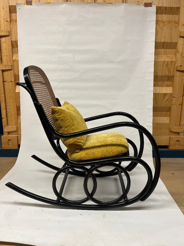 Ligna Thonet Schommelstoel met Rotan en Geel Kussen, Ophalen, Hout, Zwart, Thonet