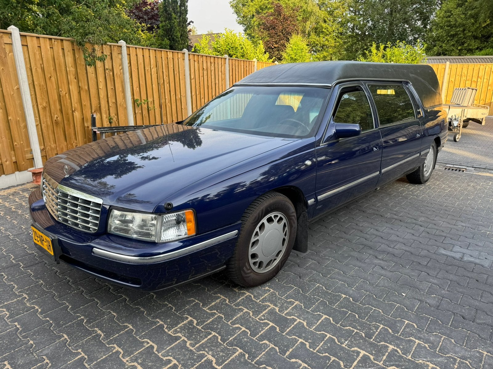 CADILLAC DE VILLE Lijkwagen V8 1999 Carbagerun etc NW APK, Auto's, Cadillac, 8 cilinders, Lichtsensor, Zwart, Leder
