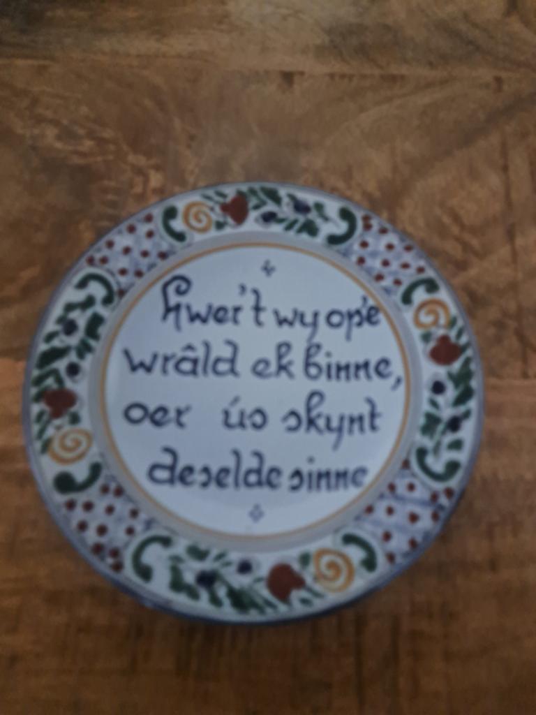 Workum aardewerk wandbord met Friese tekst, Ophalen of Verzenden