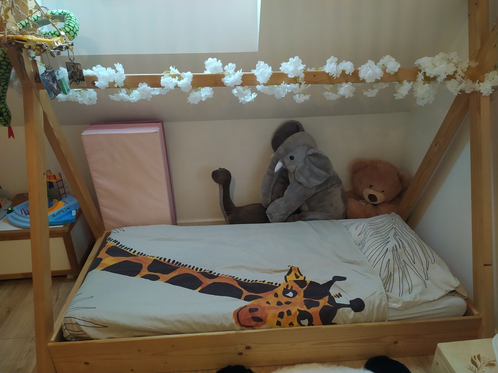 Kinderbed met matras en beddengoed, Kinderen en Baby's, Kinderkamer | Bedden, Ophalen, 85 tot 100 cm, Gebruikt, Matras
