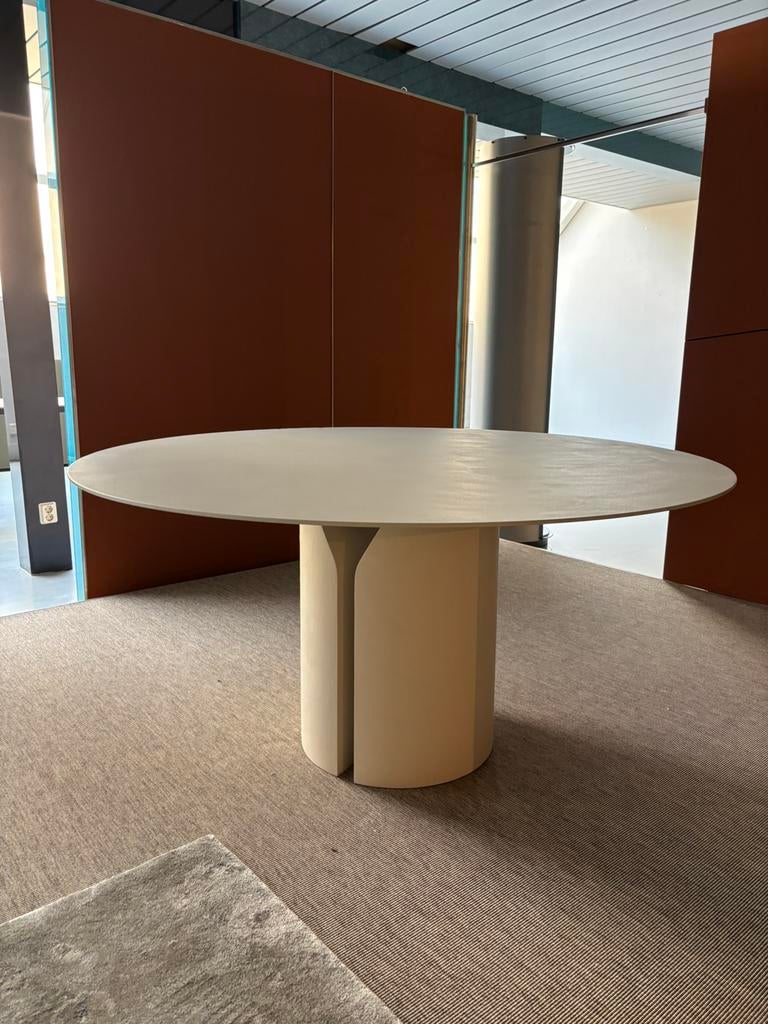 Foto 5 van MDF Italia NVL Table 150cm Kalk Matte betonlook finish