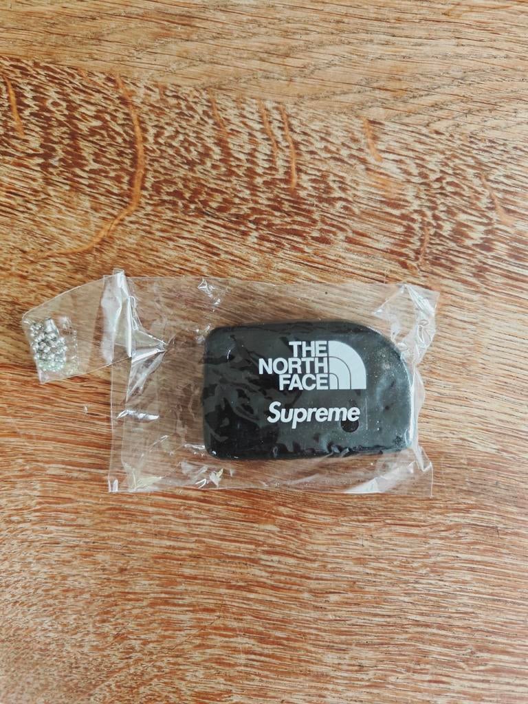 Supreme The North Face Floating Keychain Zwart, Ophalen of Verzenden, Nieuw, Merk