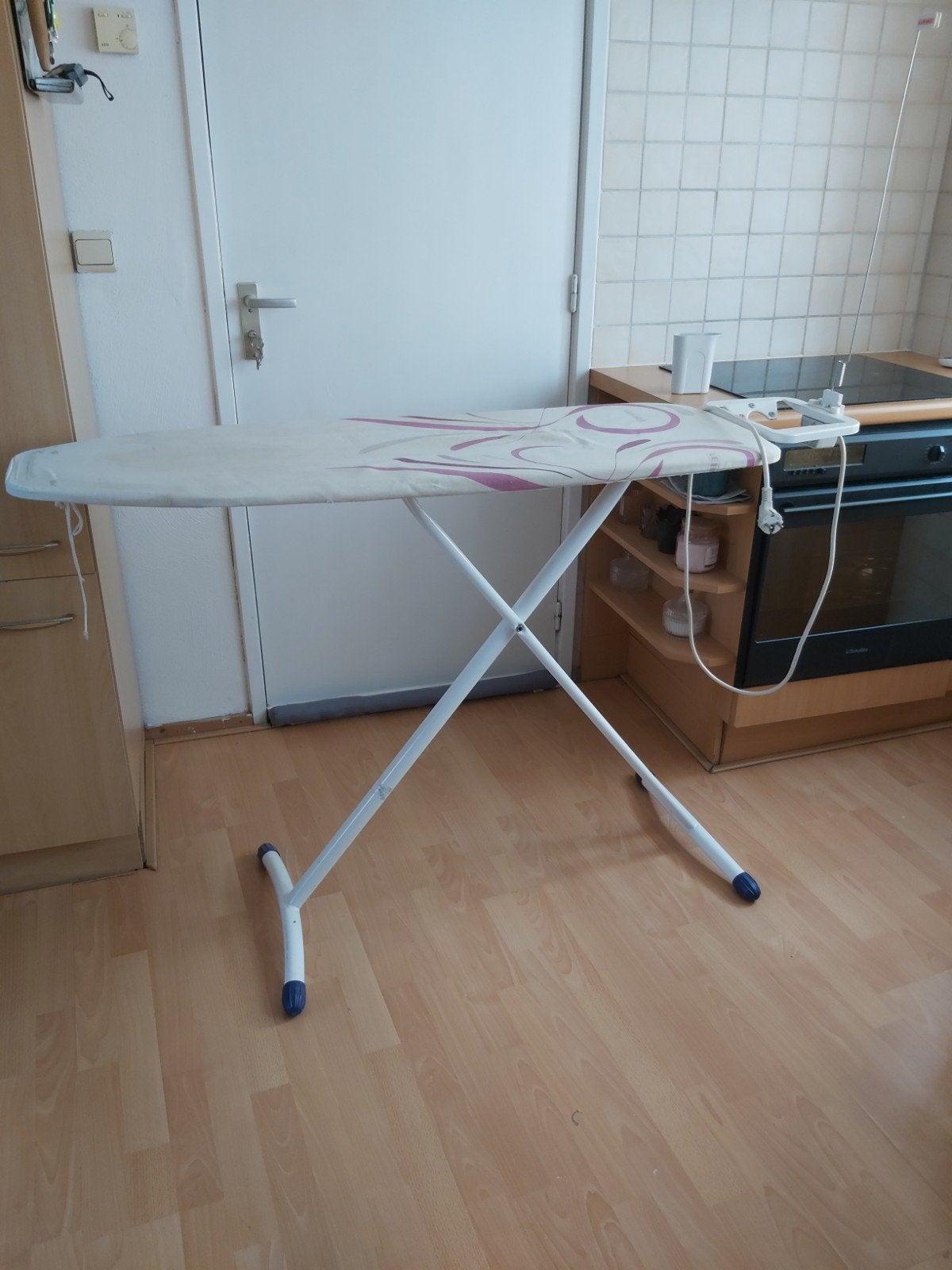 Leifheit Strijkplank met strijkijzerhouder, Ophalen, Gebruikt