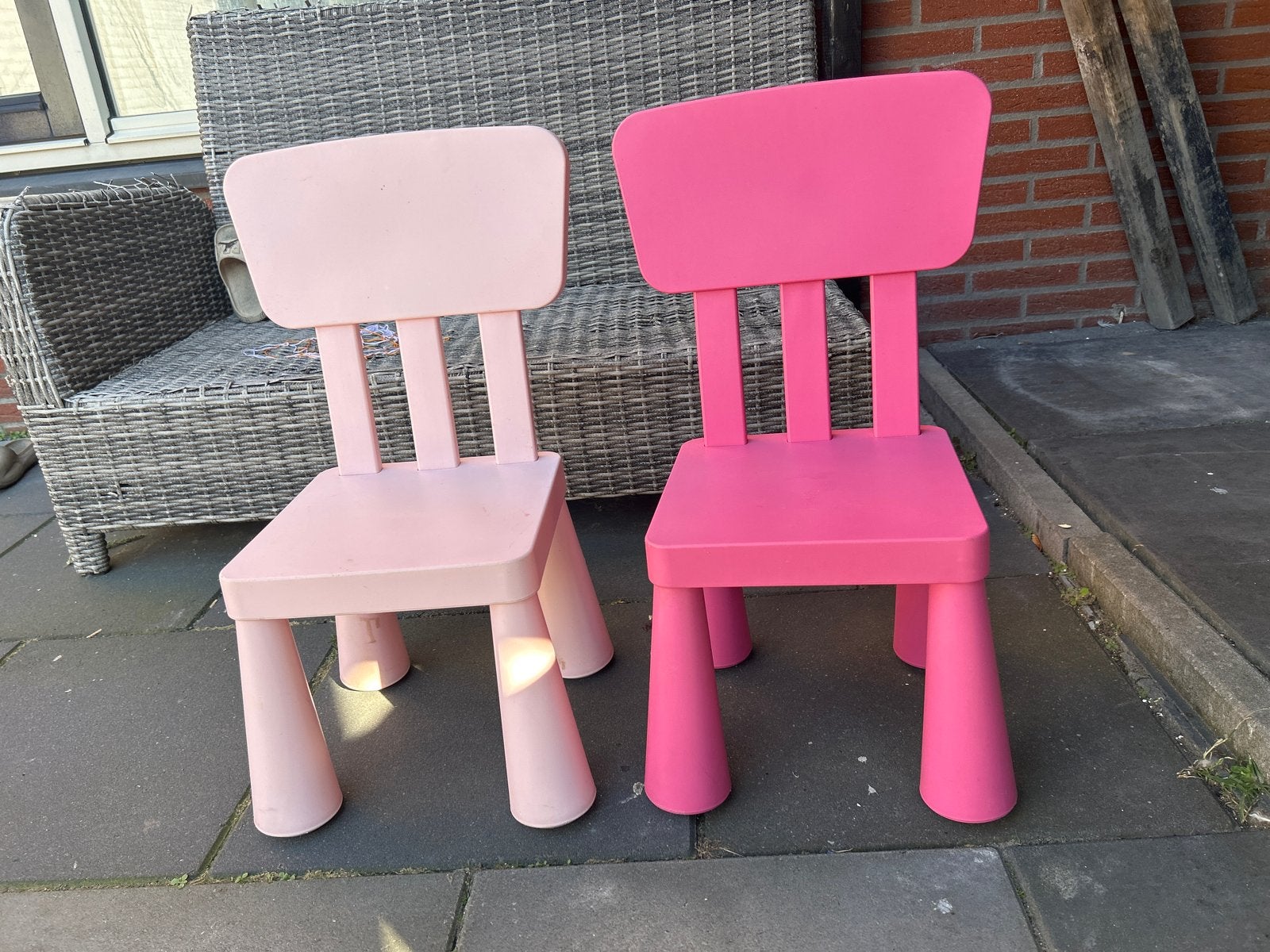 2 IKEA Mammut kinderstoelen - roze en lichtroze, Ophalen, Gebruikt, Overige typen