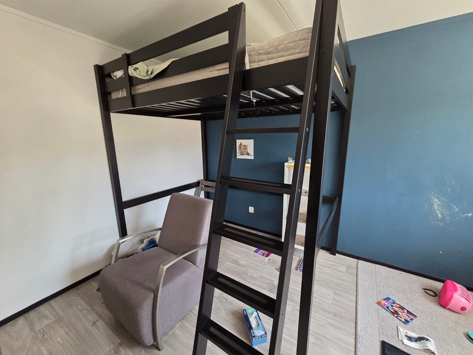 Bieden: IKEA Hoogslaper 140x200 met matras (1 jaar gebruikt), Huis en Inrichting, Slaapkamer | Stapelbedden en Hoogslapers, Zo goed als nieuw