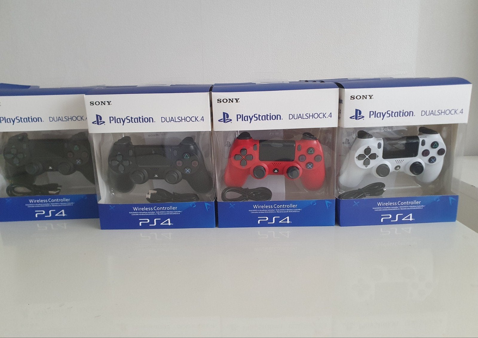 Sony PlayStation 4 Controller  Nieuw in doos, Spelcomputers en Games, Nieuw, Ophalen of Verzenden, Controller, PlayStation 4