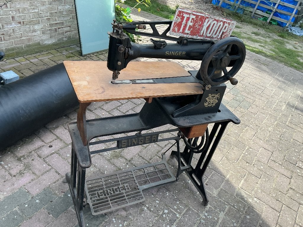Antieke Singer Naaimachine met Onderstel, Antiek en Kunst, Ophalen