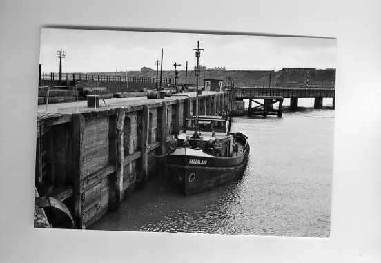 scheepvaart-foto-nederland, Ophalen of Verzenden, Zo goed als nieuw, Motorboot, Boek of Tijdschrift