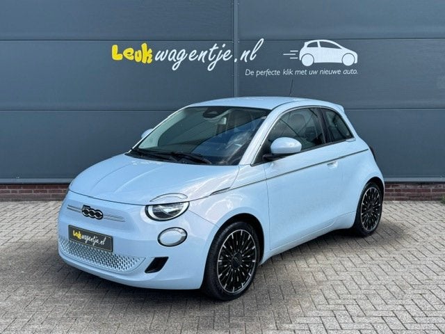 Fiat 500 e Icon 42 kWh *carplay *p-sensor *parelmoer *17”, Auto's, Stof, Gebruikt, Parkeersensor, 1265 kg