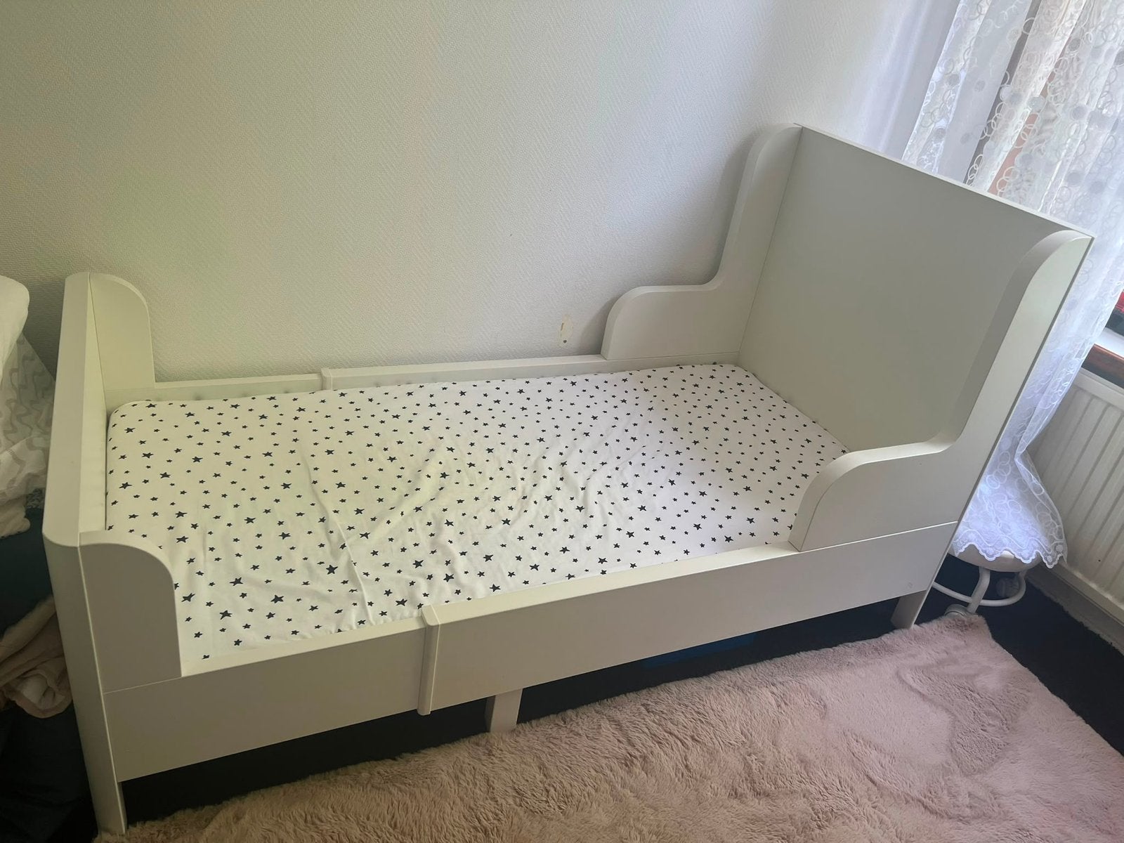 Wit kinderbed met matras en lattenbodem, Ophalen, 70 tot 85 cm, Zo goed als nieuw, Lattenbodem