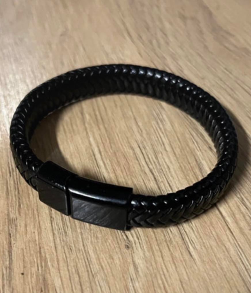 Nieuwe Zwarte Gevlochten Armband - Unisex met Magneetsluitin, Ophalen of Verzenden, Nieuw, Zwart, Overige materialen