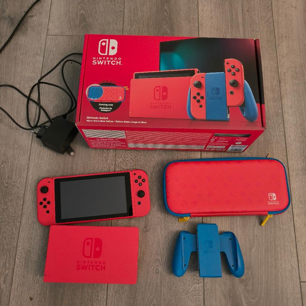 nintendo switch Mario editie rood, Spelcomputers en Games, Spelcomputers | Nintendo Switch, Met 2 controllers, Ophalen of Verzenden