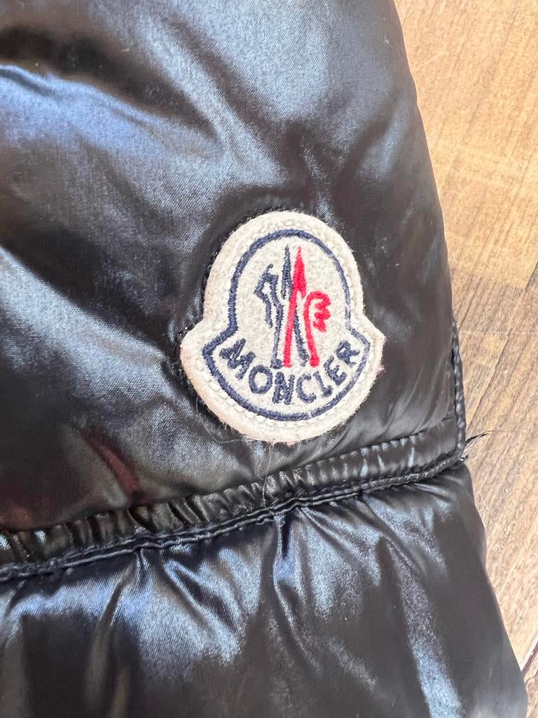 Moncler jas zwart, Ophalen of Verzenden, Gedragen, Maat 38/40 (M), Zwart