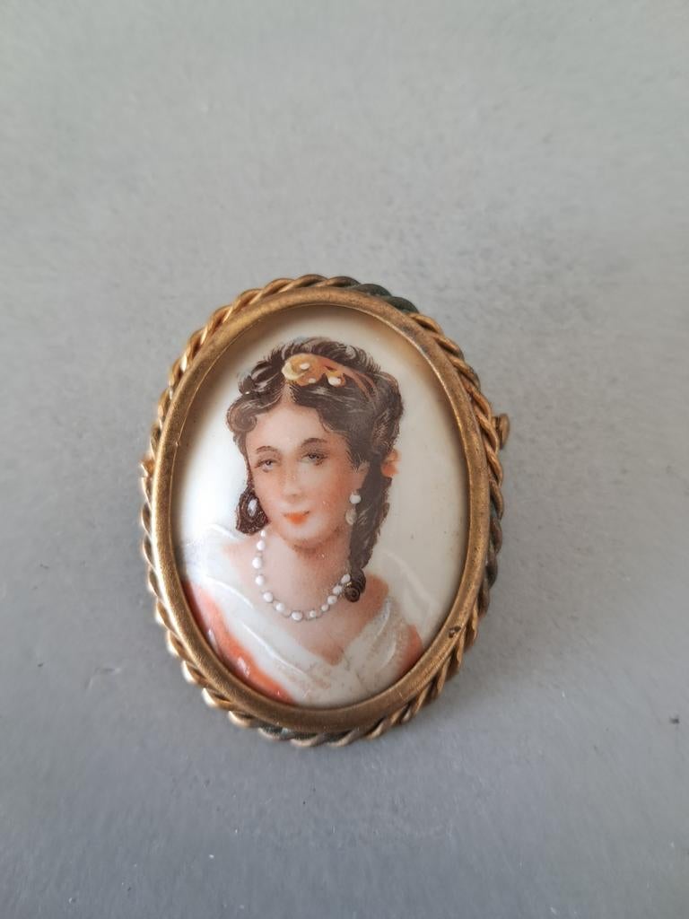 Vintage Limoges Broche met Miniatuur Portret, Sieraden, Tassen en Uiterlijk, Ophalen of Verzenden