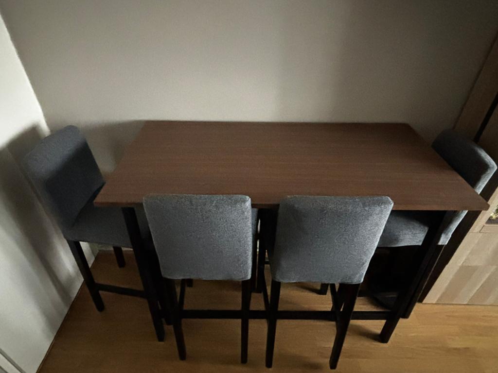 Bartafel met 4 stoelen - IKEA, Ophalen, Zo goed als nieuw