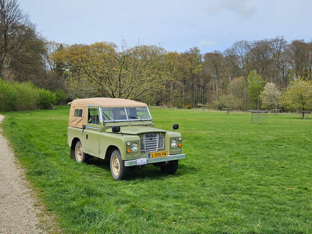 Land Rover 88 Series 3 1979, gerestaureerd., Auto's, Land Rover, 2286 cc, 74 pk, Zwart, 7 stoelen