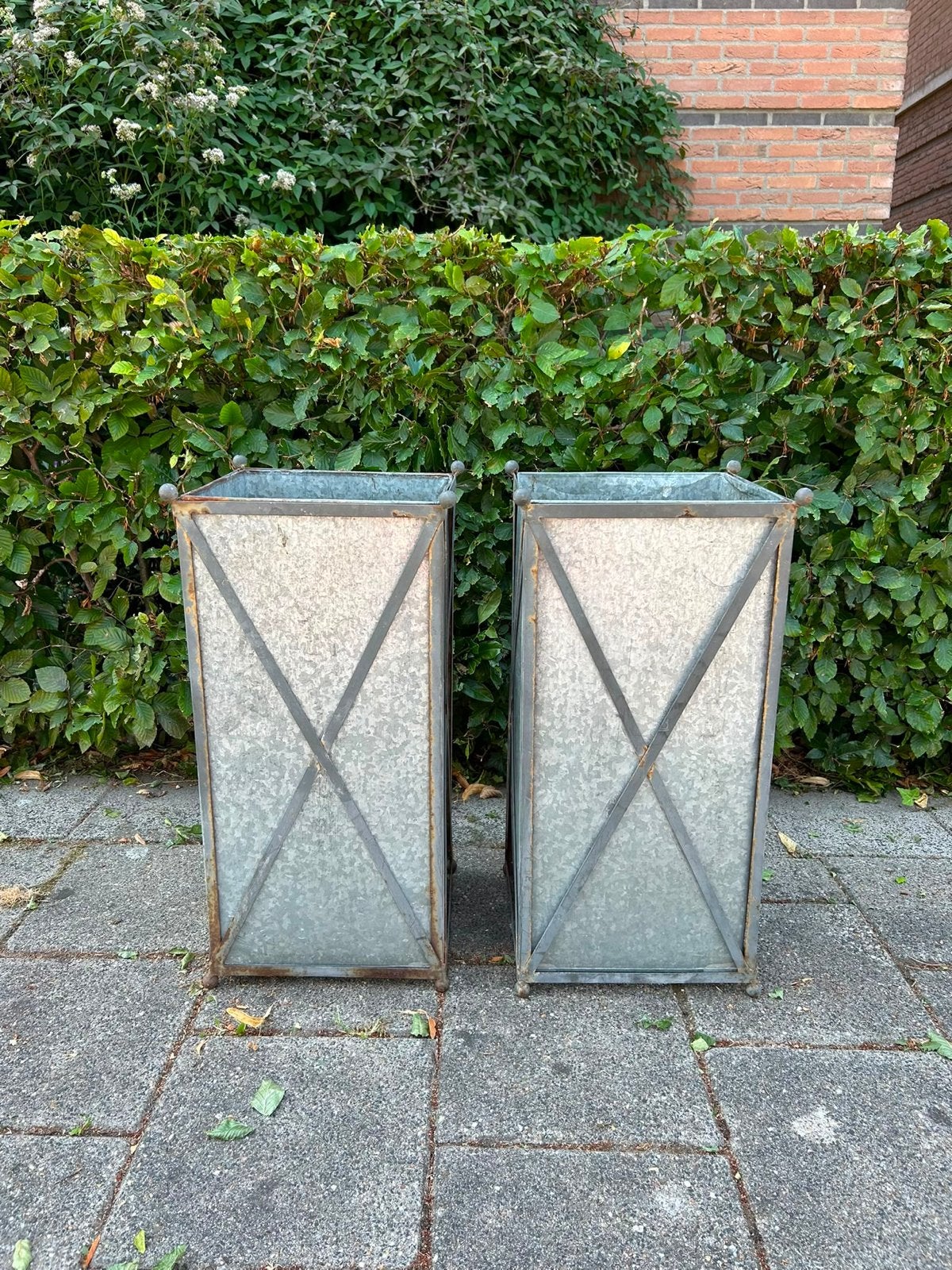 Twee stijlvolle zinken plantenbakken met metalen frame, Gebruikt, Minder dan 60 cm, Vierkant, Ophalen of Verzenden