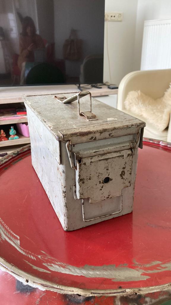 Vintage metalen munitie kist, Ophalen