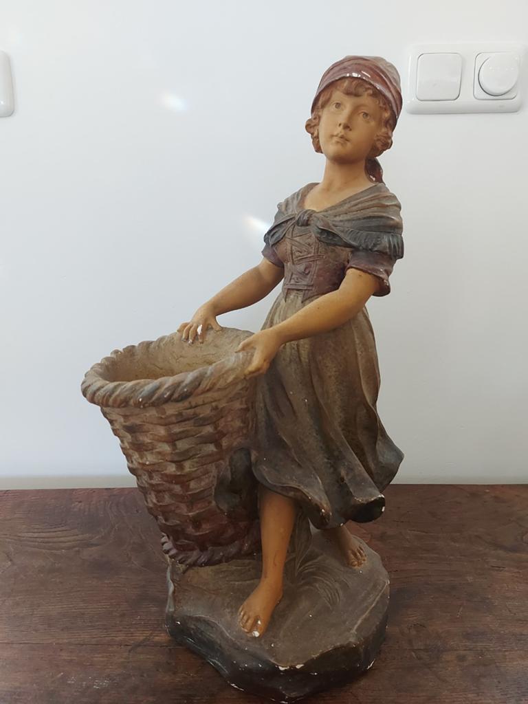 Beeld van meisje met druivenmand, Ophalen of Verzenden