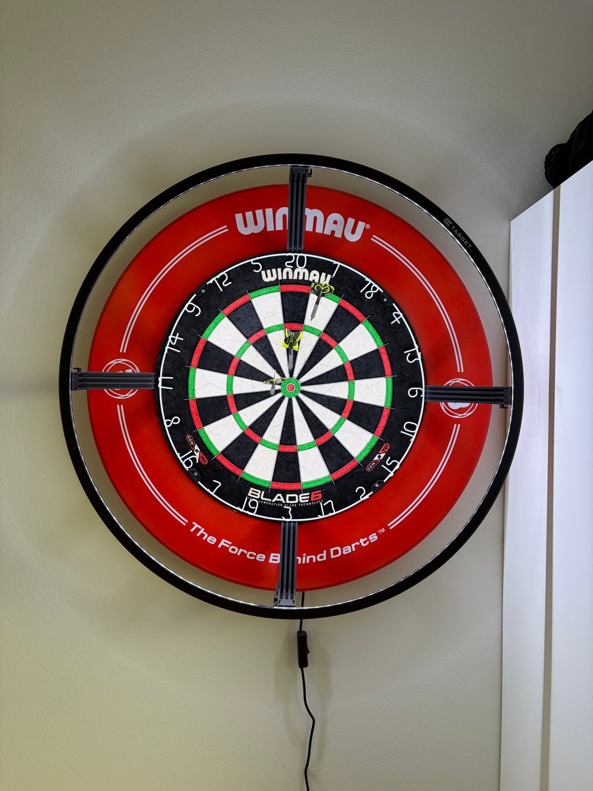 Winmau Blade 6 Dartbord met Verlichting en Surround, Ophalen, Zo goed als nieuw, Dartbord
