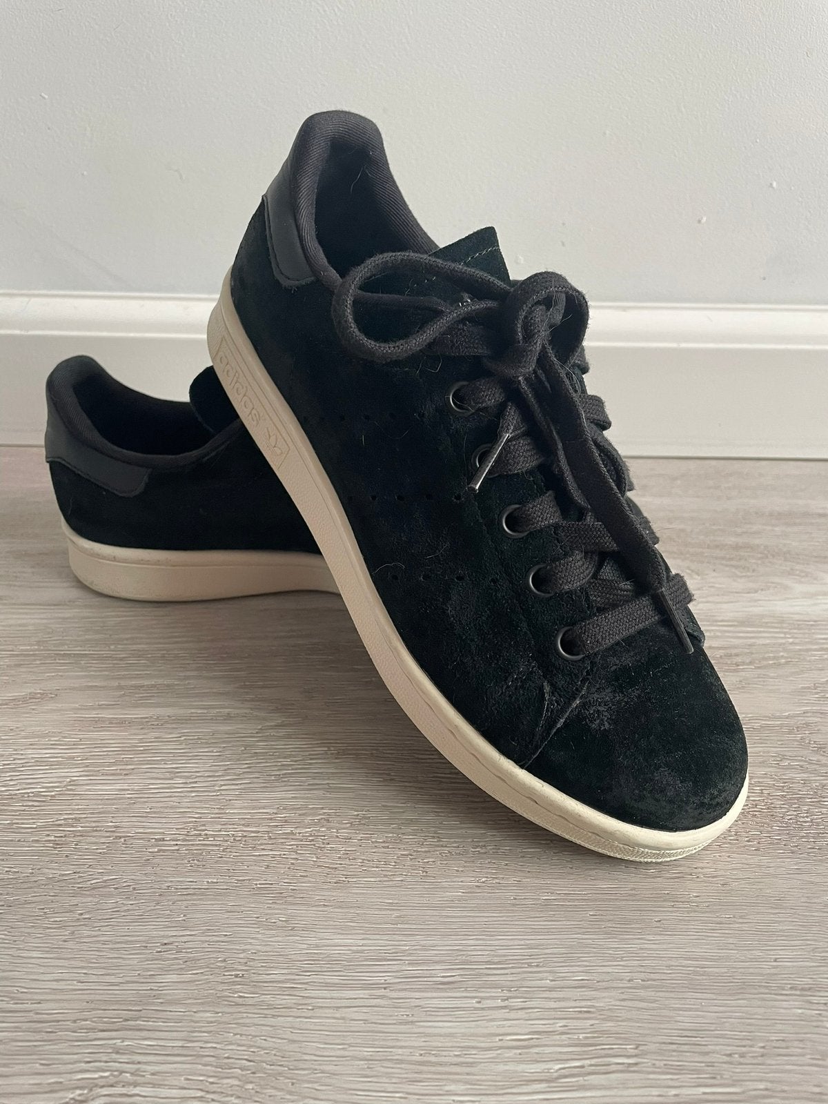 Mooie ADIDAS Stan Smith suede, maat 36, Ophalen of Verzenden, Zo goed als nieuw, Sneakers of Gympen